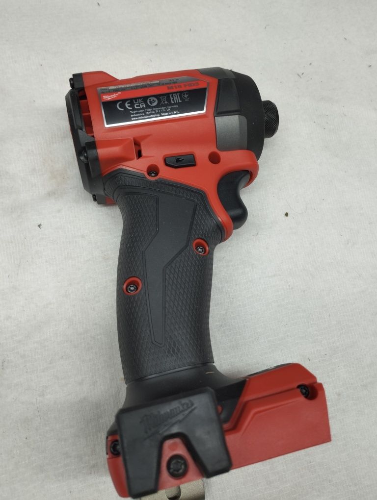 Zakrętarka udarowa 1/4'' 18V Milwaukee M18 FID3-0