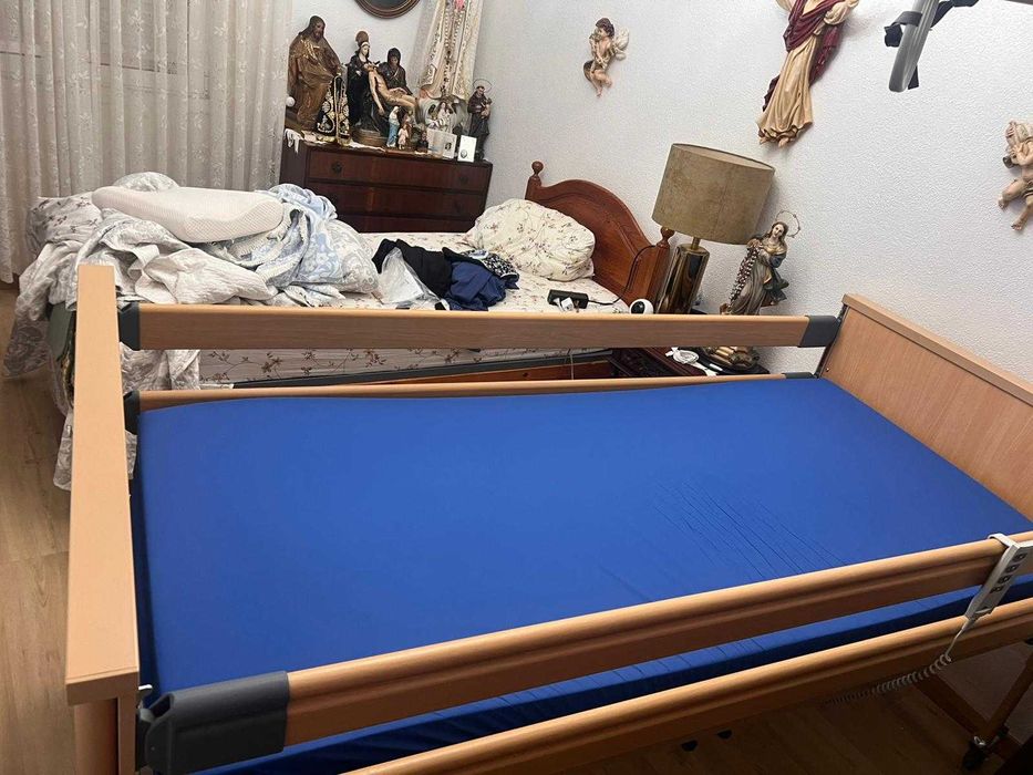 Cama articulada com 10 meses de uso