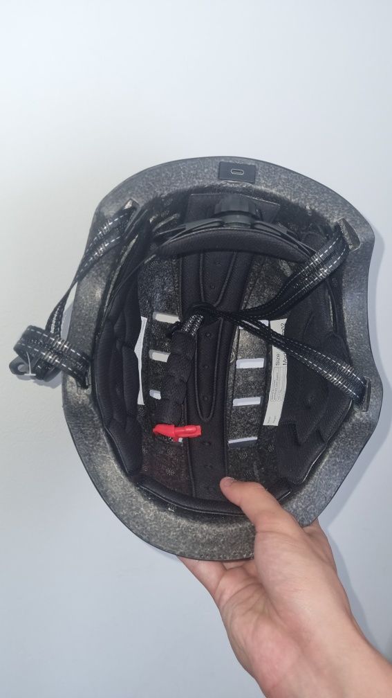 Kask z swiatlami led