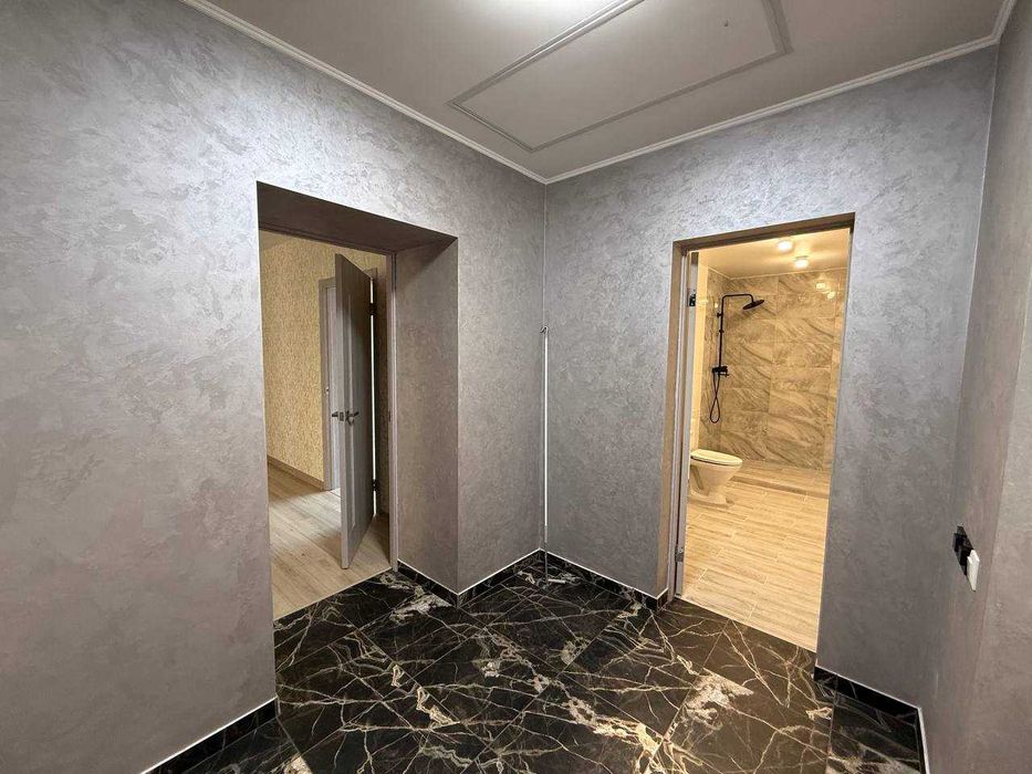 Продам новий будинок з басейном в центрі міста (пр. Миру/Пушкіна)