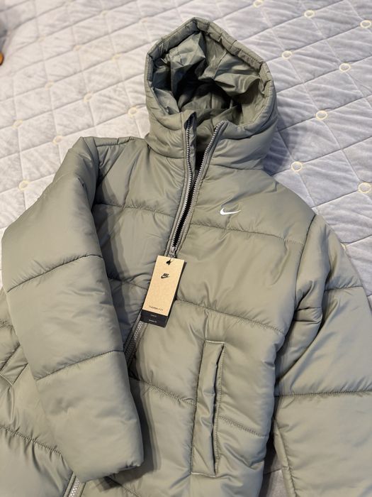 НОВА зимова куртка Nike