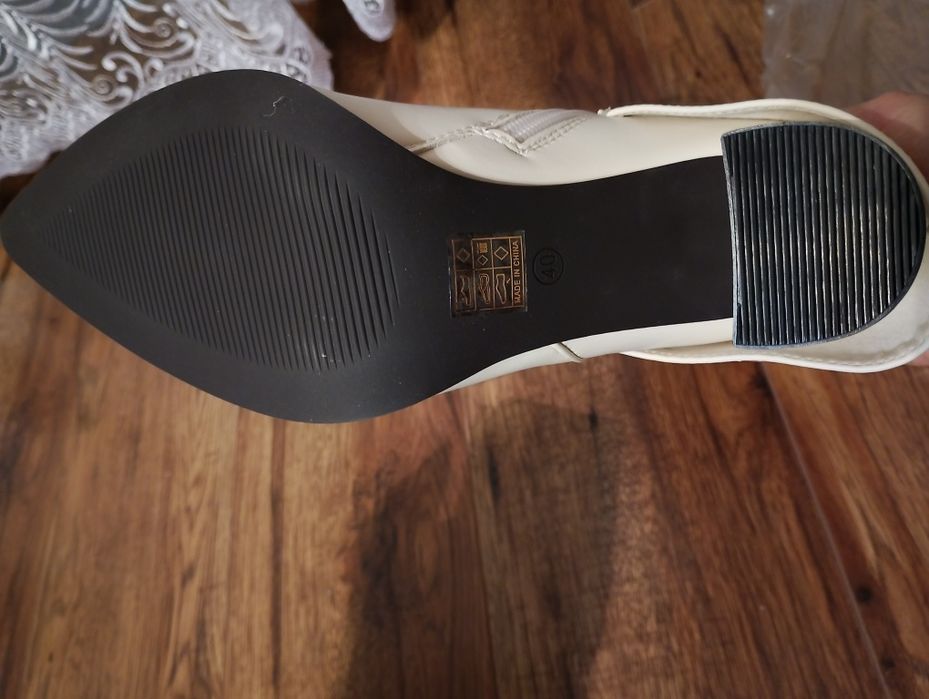 Białe nowe kowbojki rozmiar 40