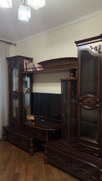 Меблева стінка з малазійського дуба