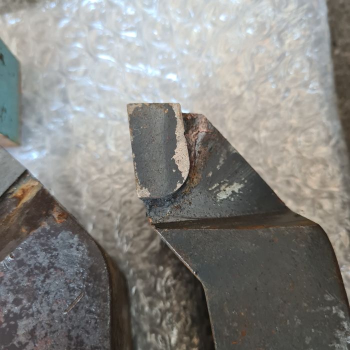 Zestaw nieużywanych noży tokarskich 32x32