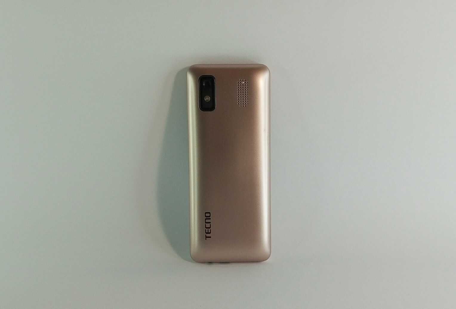 Телефон кнопочний tecno новий на 3 сім карти