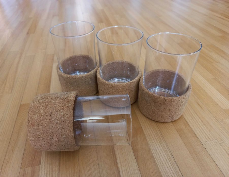 Zestaw korkowe osłonki/uchwyty ze szklankami całość za 16zł