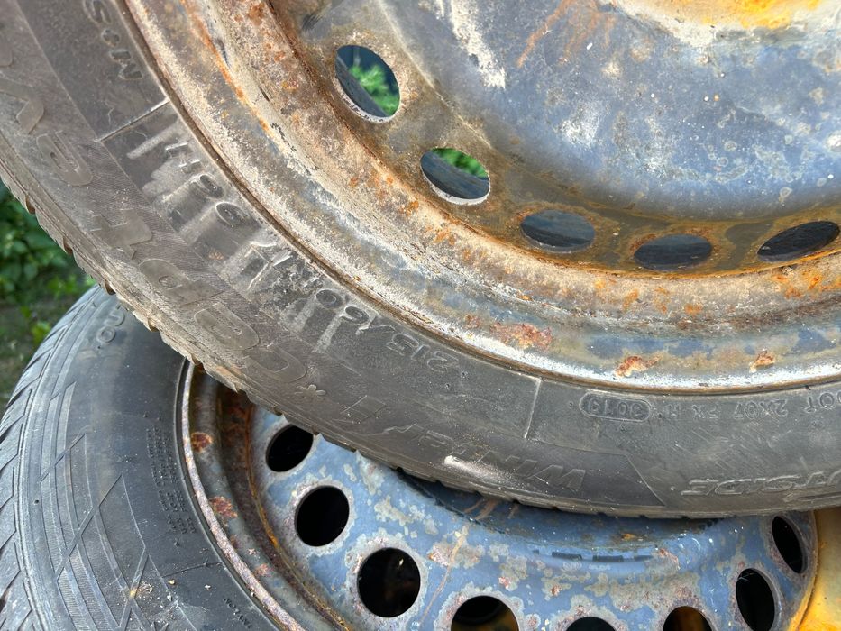 Opony zimowe 215/60 r17 felgi stalowe 5x114.3 Semperit Uniroyal Toyota