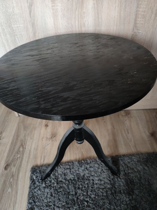 Stół okrągły na jednej nodze