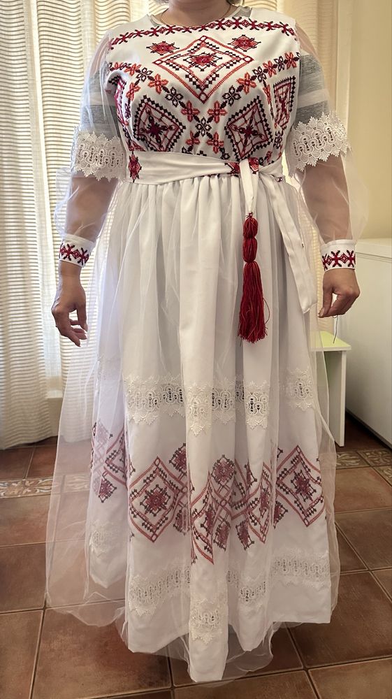 Вишивана сукня