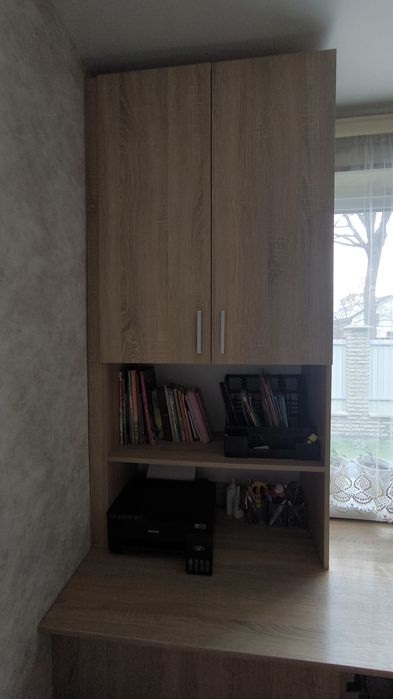 Продам супер стіл під вікно