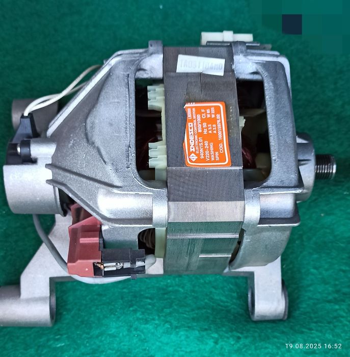 Продам мотор  с катушкой тахогенератора  от стиральной машины  Indesit