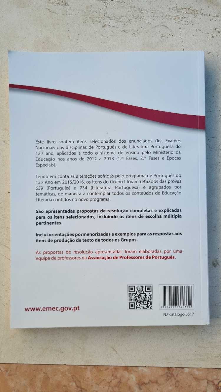 Vendo livro de preparação para Exames Nacionais de Português - 12º ano