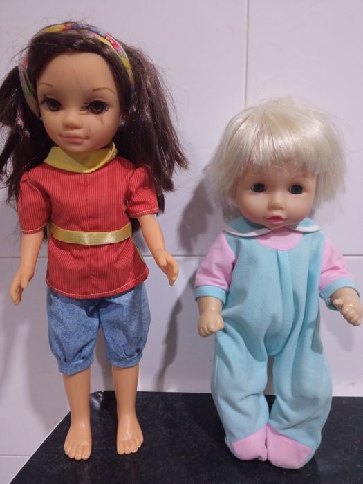 Nancy  e  outra  boneca  Como novas