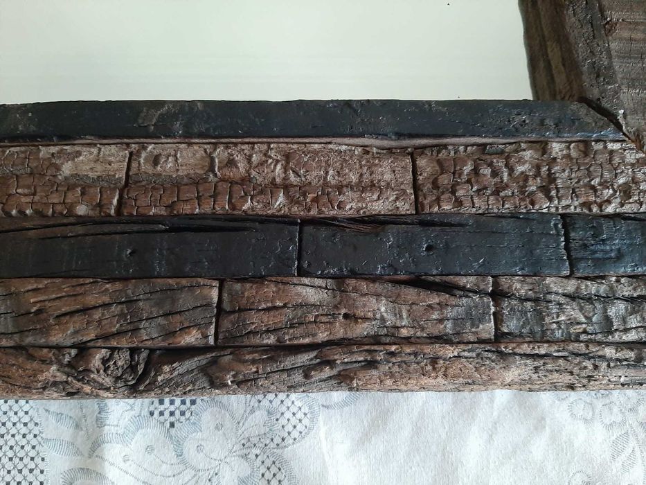 Espelho com moldura em madeira teca