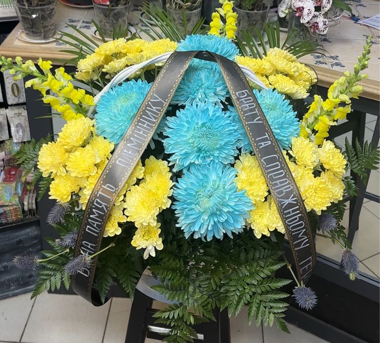 Ритуальнні,похоронні вінки та корзини з живих квітів.