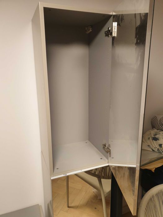 szafka z lustrami do łazienki lub sypialni