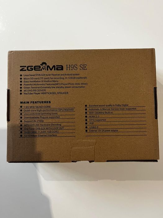 Dekoder ZGEMMA 4K
W zestawie pilot oraz zasilacz. Wszystko