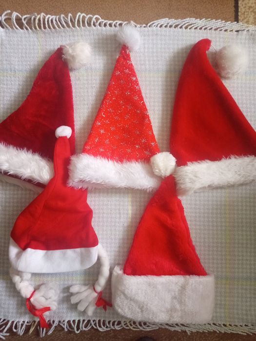 Шапки Деда Мороза, Санта-Клауса