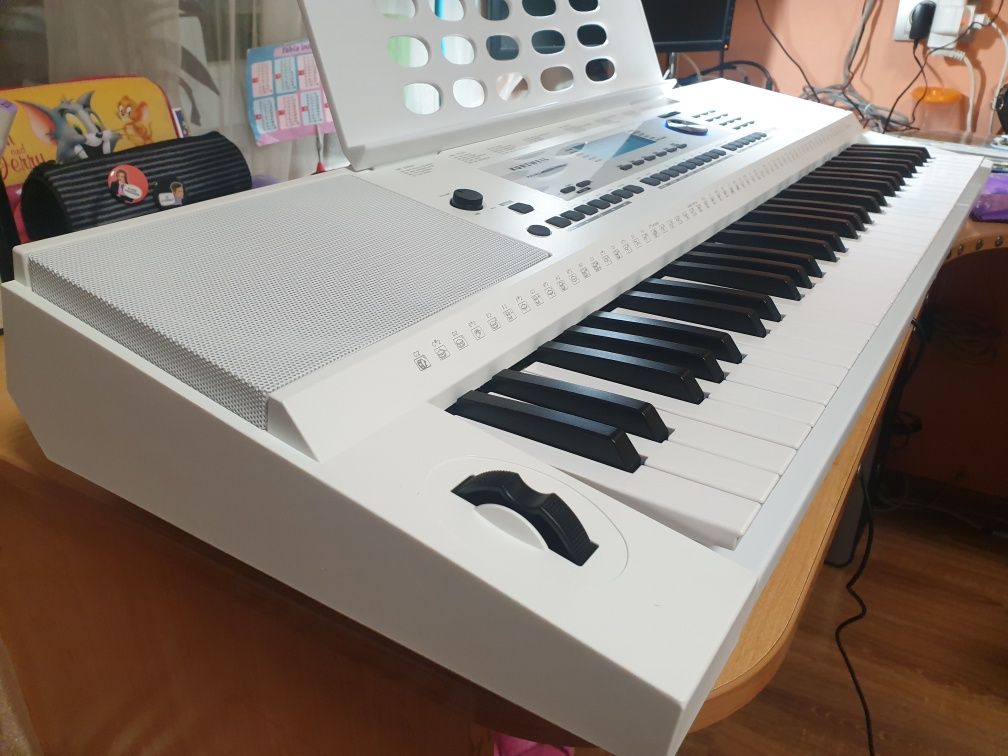 Kurzweil KP110 білий синтезатор. Вхід для мікрофону з ефектами! Підбір