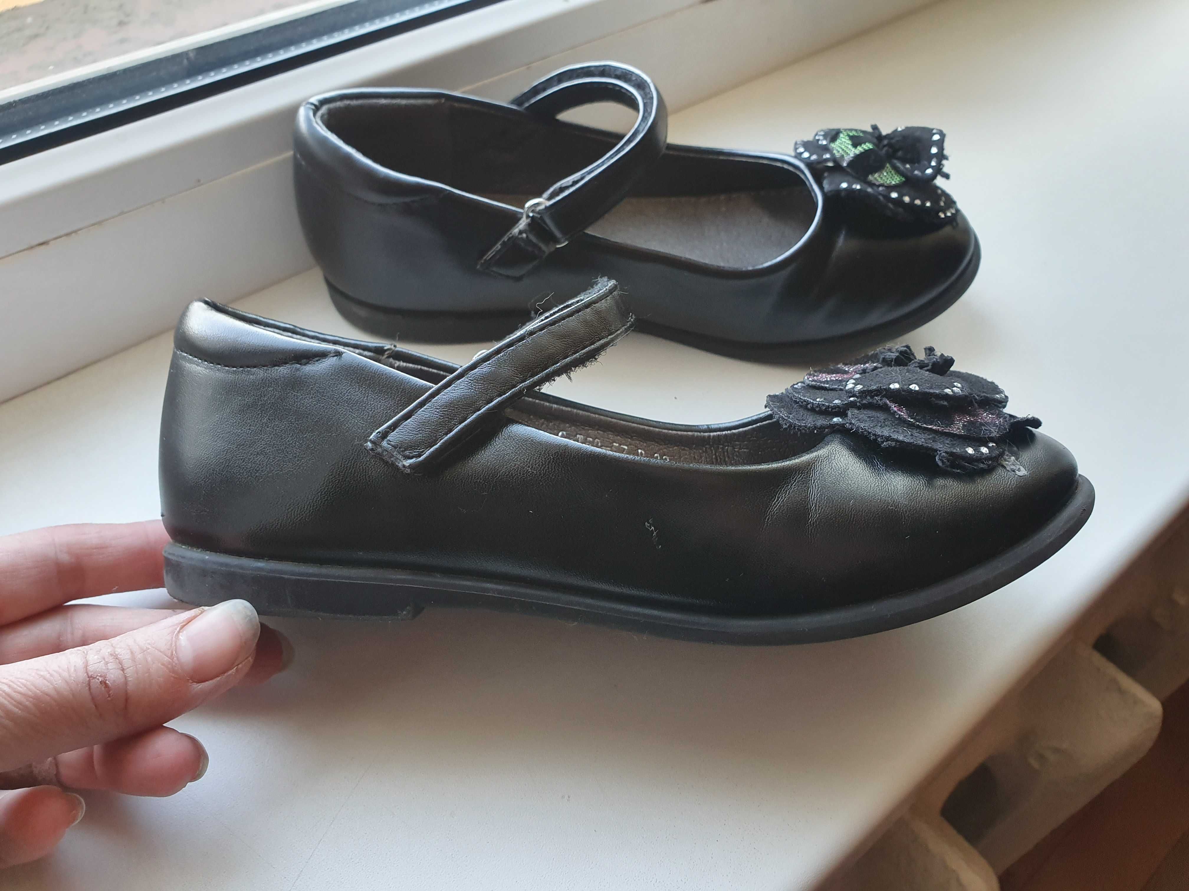 Туфлі на дівчинку білі р.31 (19.5 см) / чорні р.33 (21 см) Tom.M