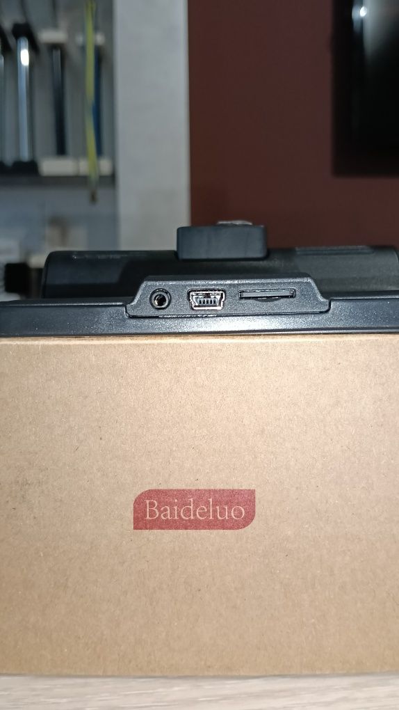 Відеореєстратор з камерою заднього виду та картою пам'яті 32gb