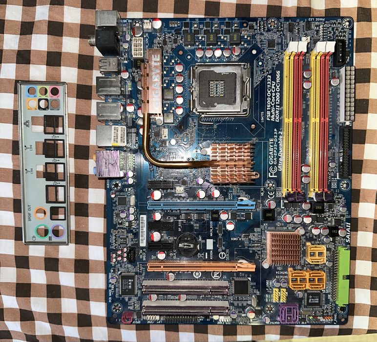 Материнська плата + процесор у подарунок