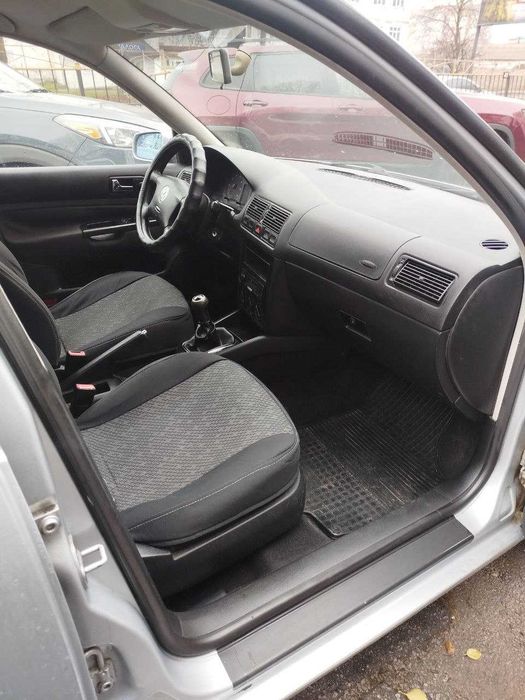 Volkswagen GOLF IV за 3500 $