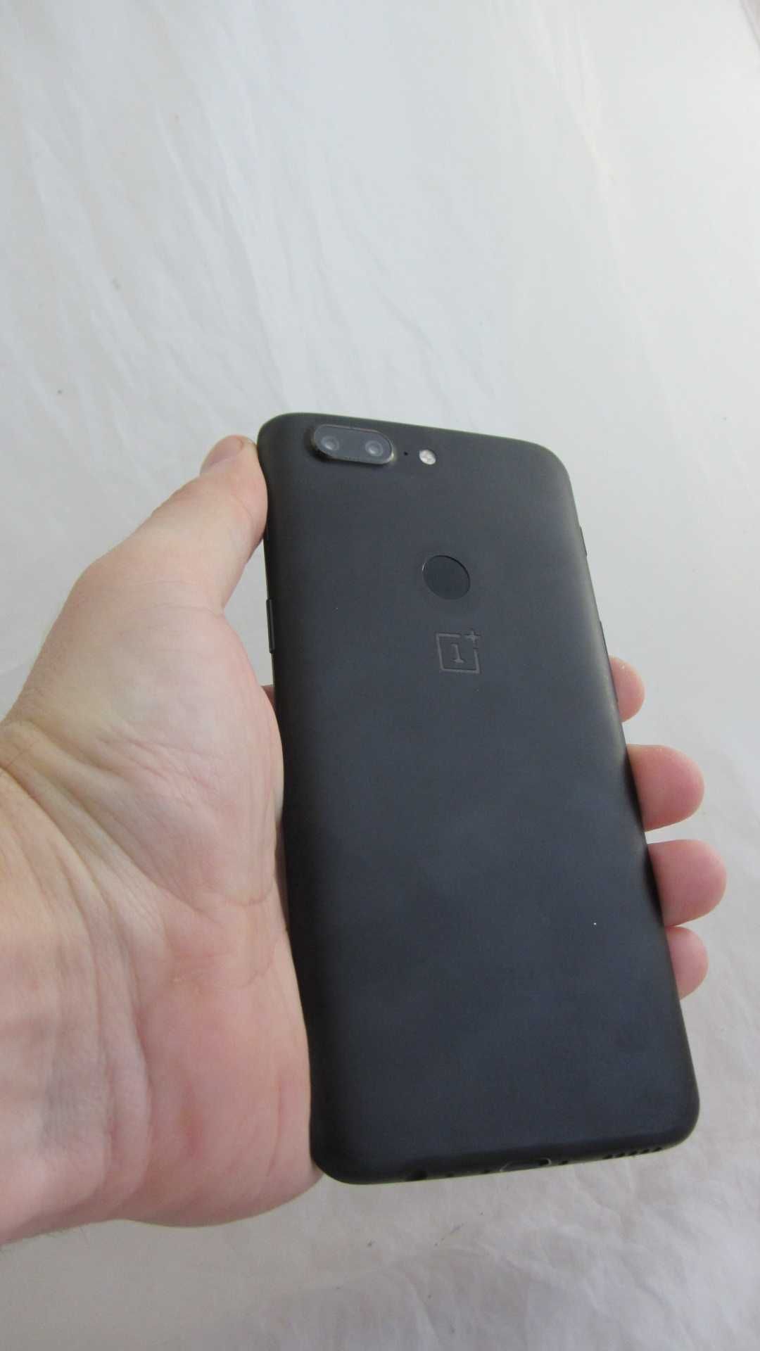 OnePlus 5T 6/64Gb Black