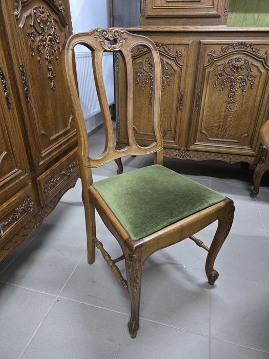 Komplet mebli w stylu ludwikowskim – kredens, barek i stół z krzesłami