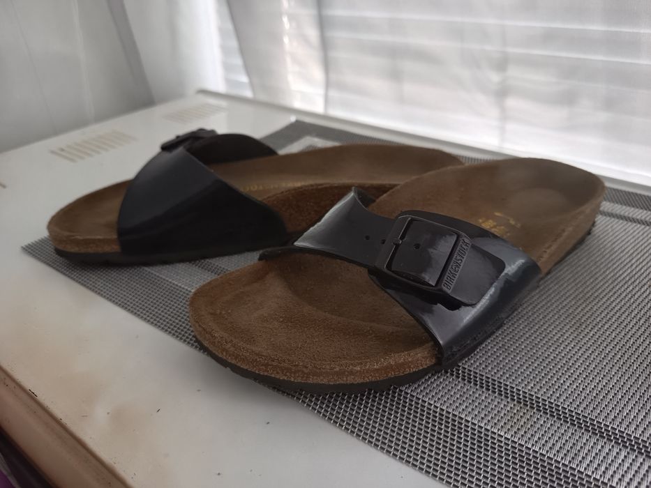 Биркенштоки шкіряні шльопанці шльопки Birkenstock madrid 40 чорні лак