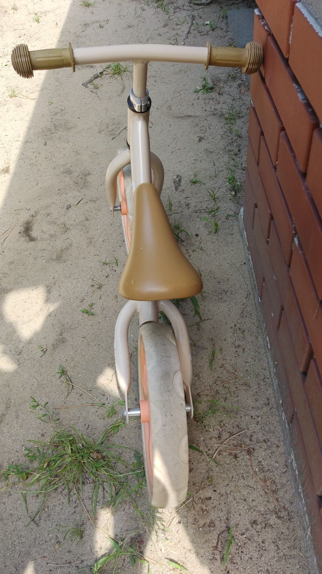 rowerek biegowy bieguś fjessa z empik + kask