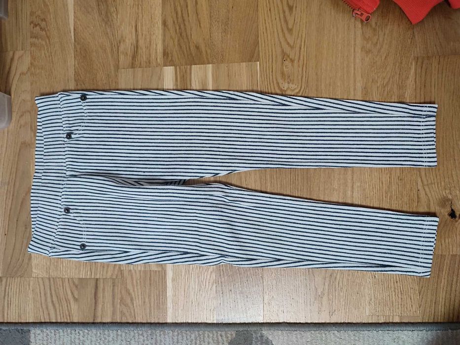 Biało czarne spodnie w paski Zara 110