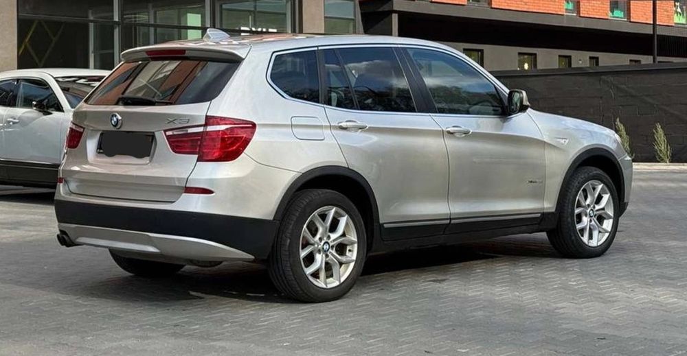 Продам бмв х3. 2 бензин.