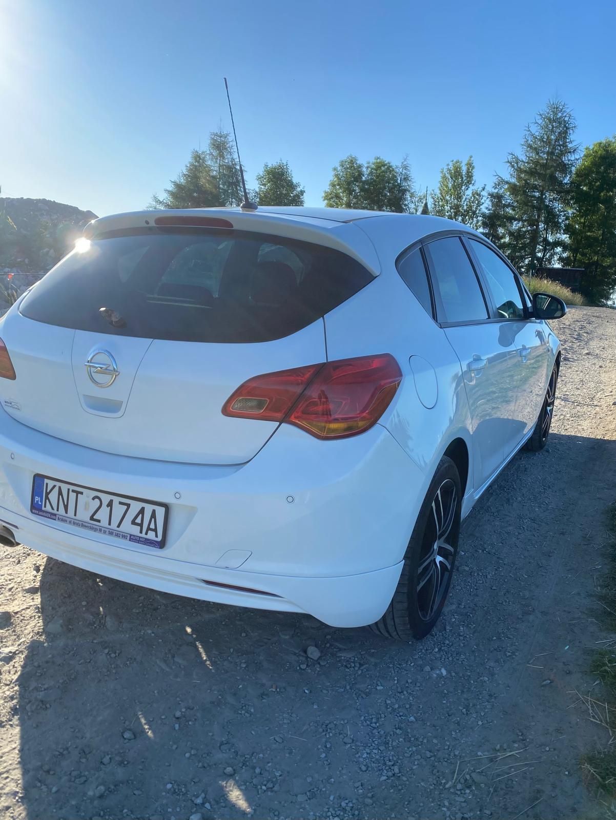 Opel Astra J 2011r. (1.4turbo)