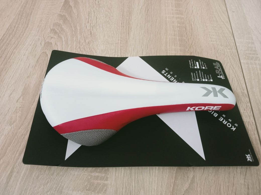 nowe siodełko kore t-rail distance i-beam