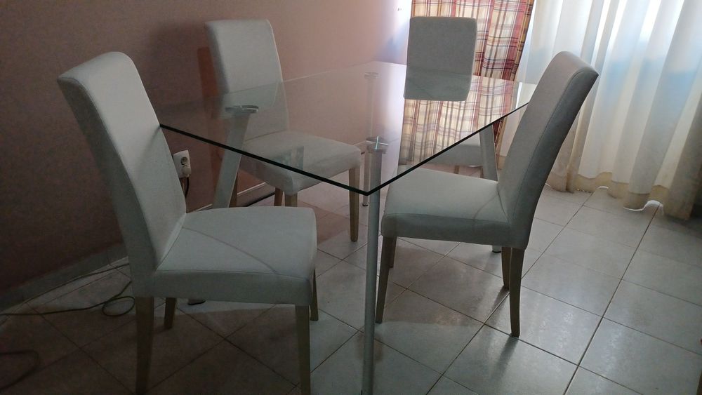 Mesa tampo vidro sem cadeiras