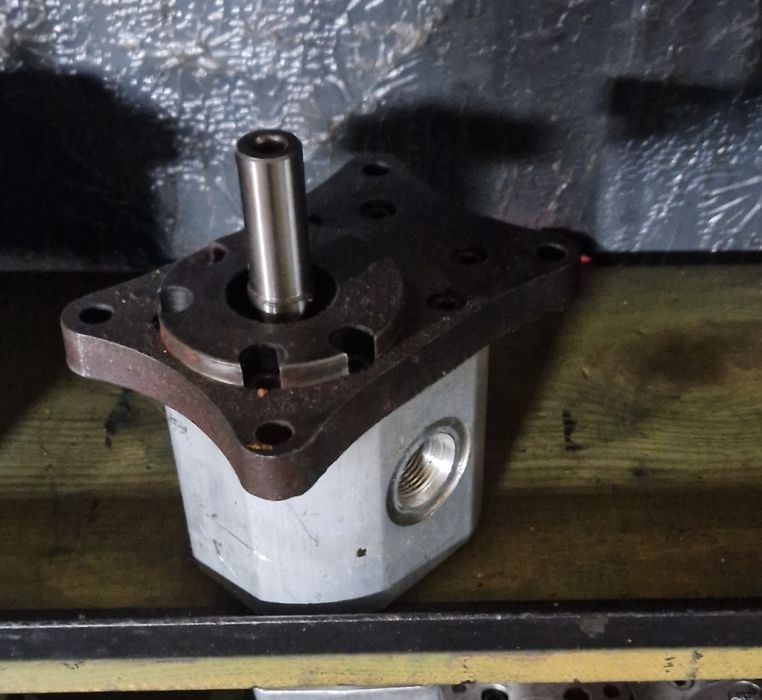 Pompa hydrauliczna bizon Bizon Trol cyklop ursus c385 unhz ostrówek