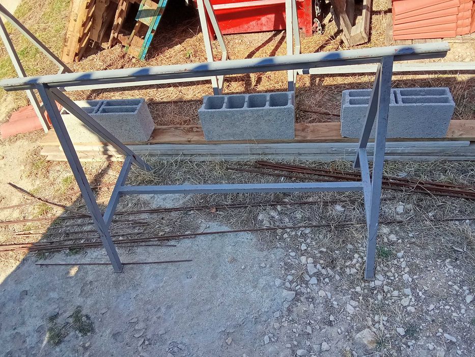 Cavaletes em ferro pintado