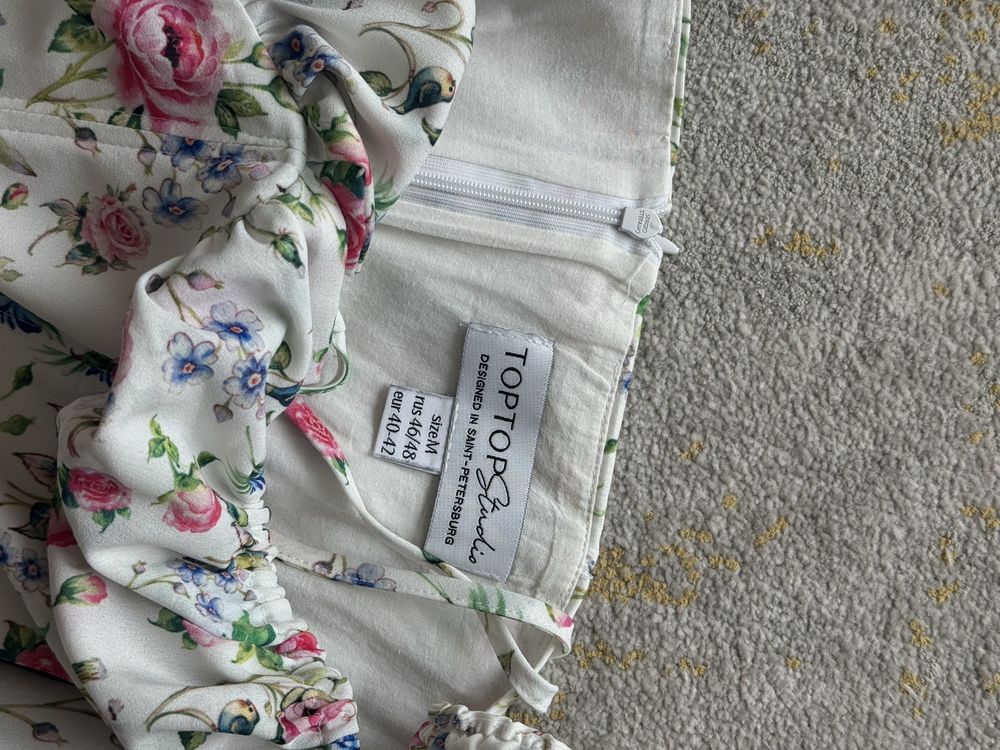 Vestido mini/midi floral com decote S/M