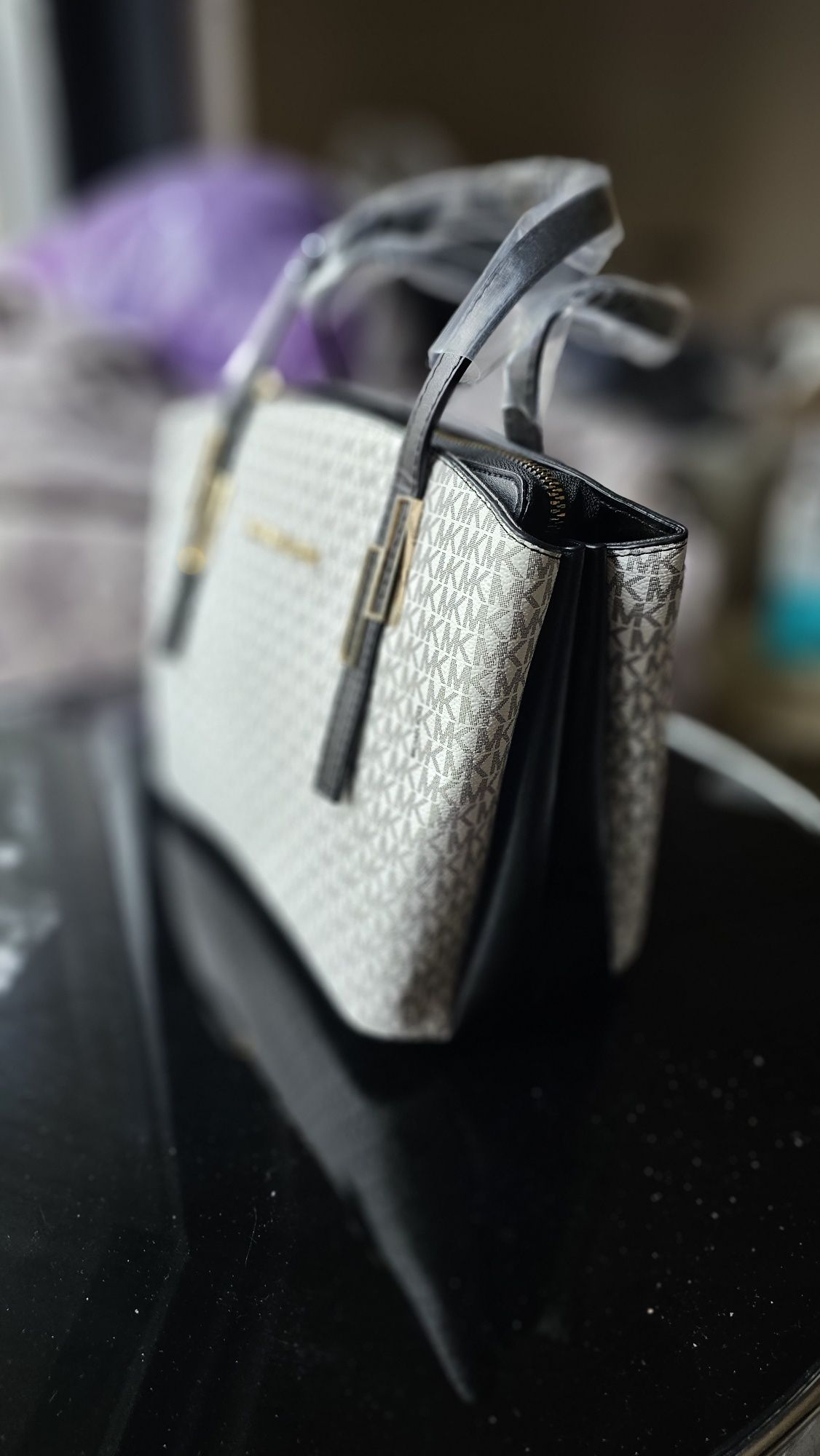 Torebka kuferek Michael kors białą czarna mk