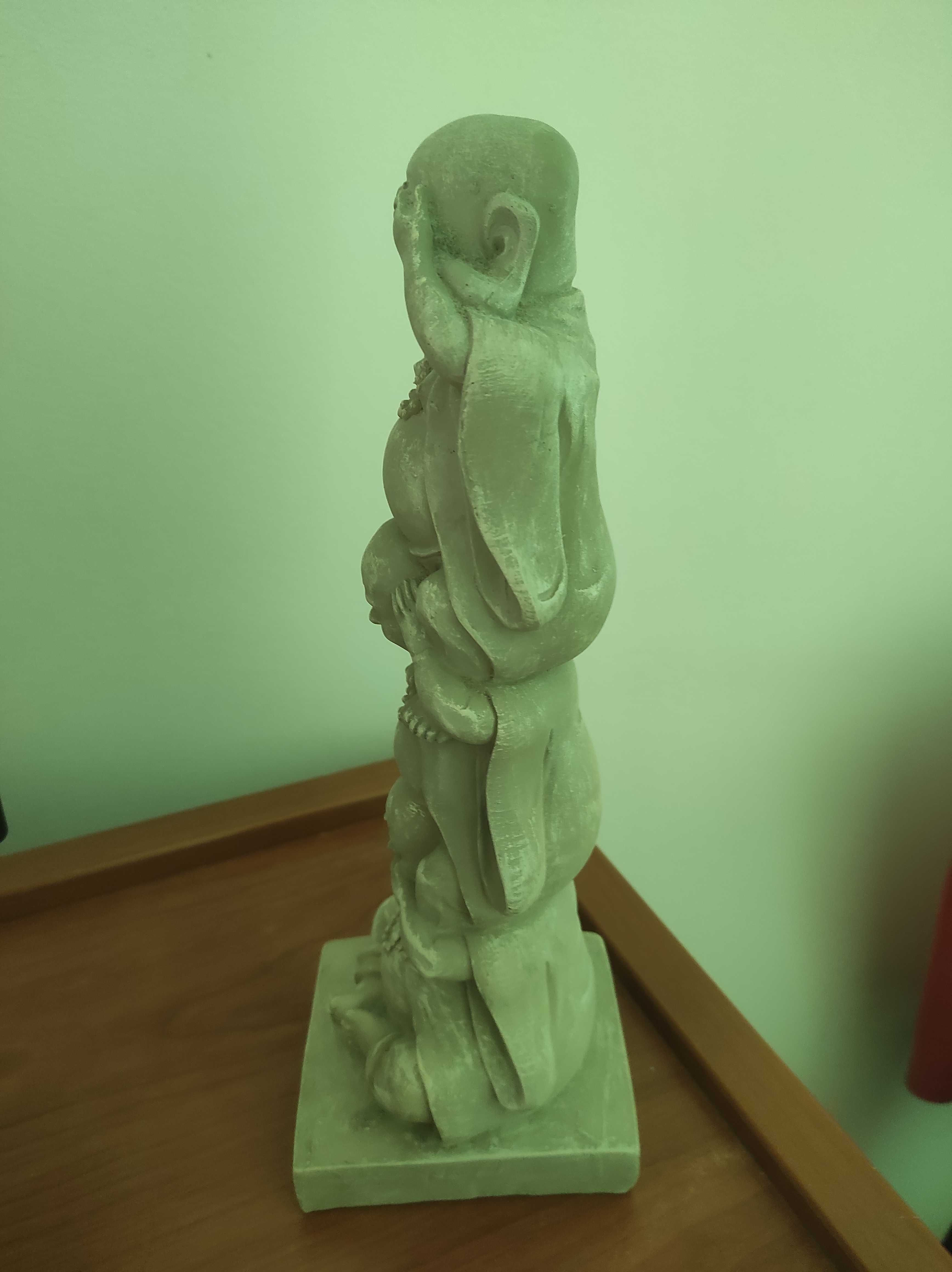 Estatueta de três monges