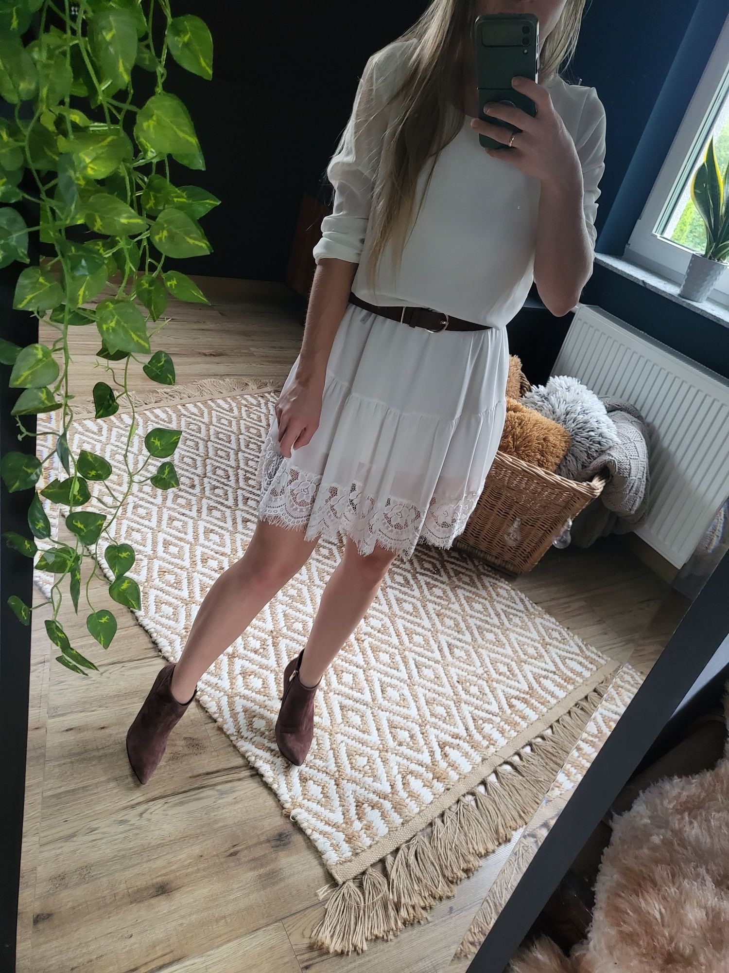 Biała sukienka boho