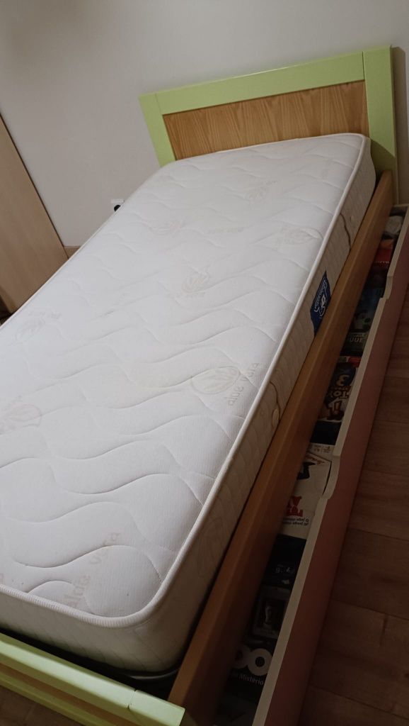 Cama em pinho maciço+colchão