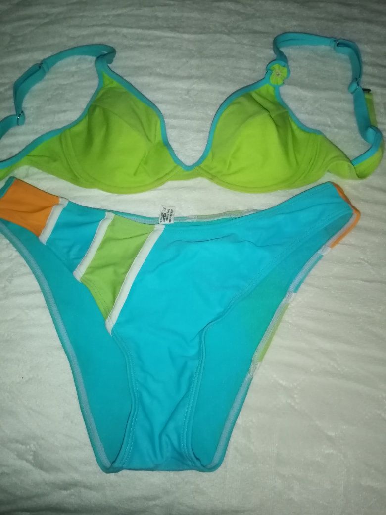 Bikinis coloridos