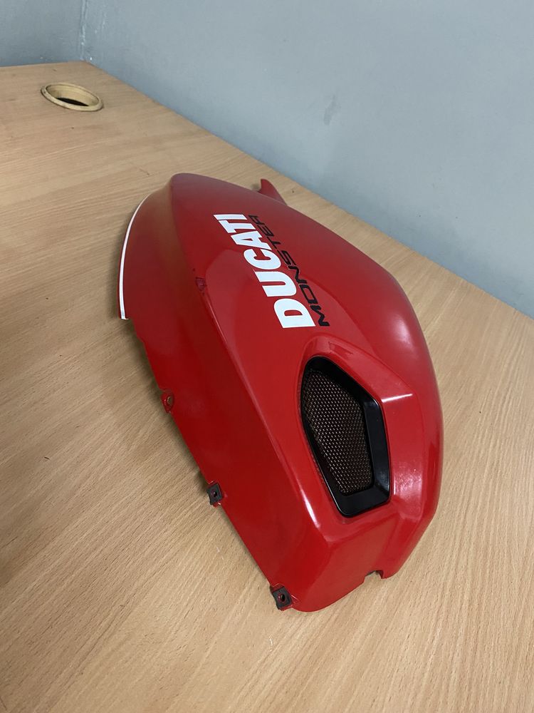 Osłona Nakładka Zbiornik Ducati Monster 696 owiewka bok 4803/2601B