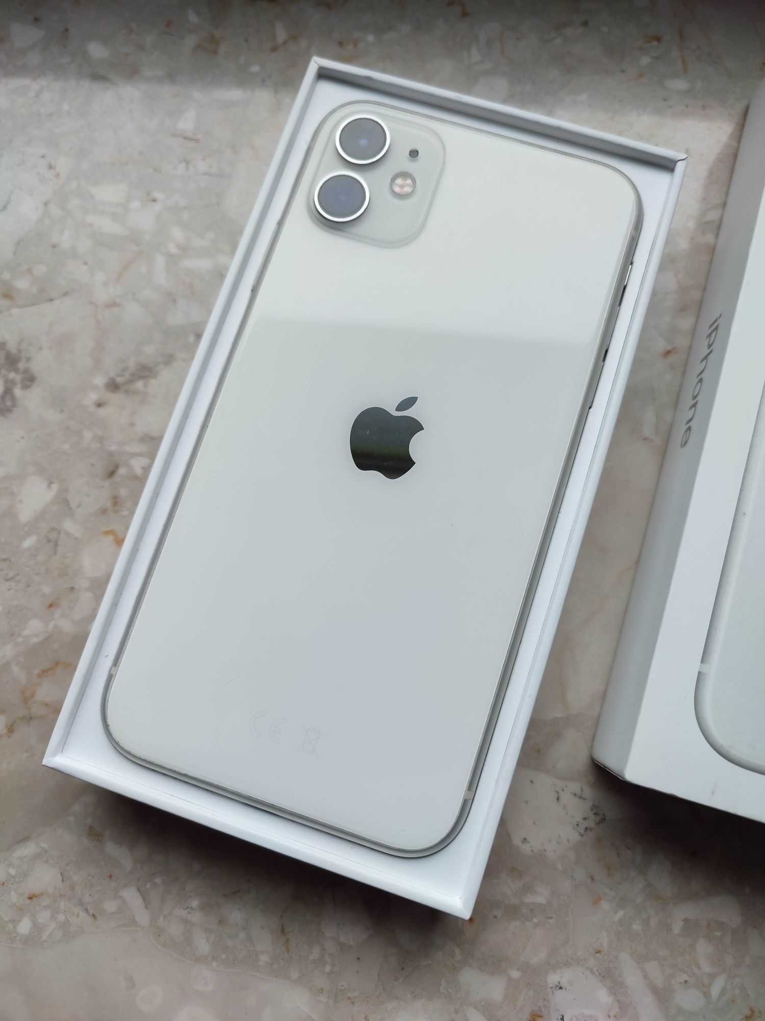 Powystawowy Apple iPhone 11 64GB Biały | Świetny stan | Smartfon
