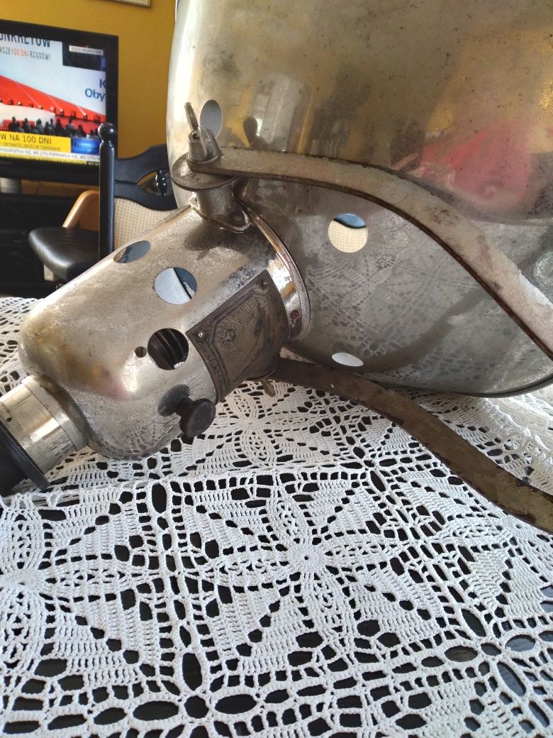 Lampa medyczna lata70 może być wykorzystana w lofcie