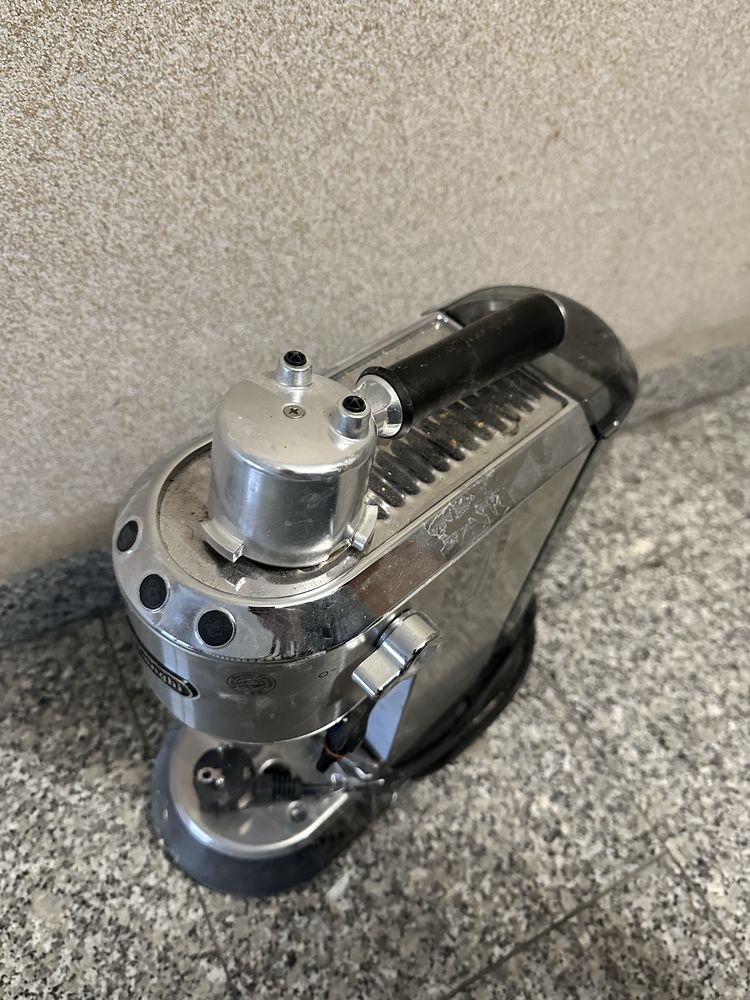Ekspres ciśneniowy DE LONGHI EC 685.M