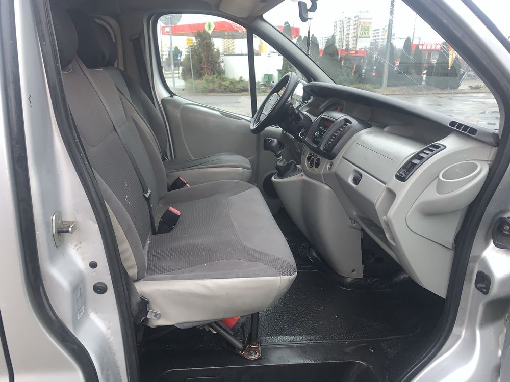 Nissan primastar 9 osbowy z klima 1.9 6 biegow (vivaro trafic)