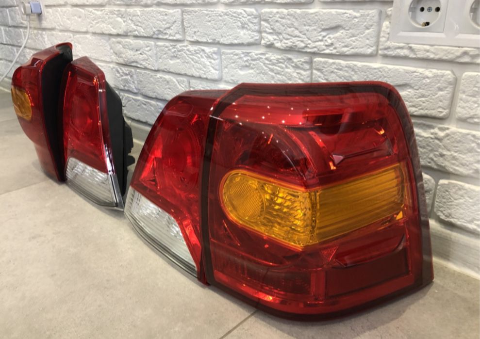 Задние фонари стопы Toyota Land Cruiser 200 в стиле рестайлинг